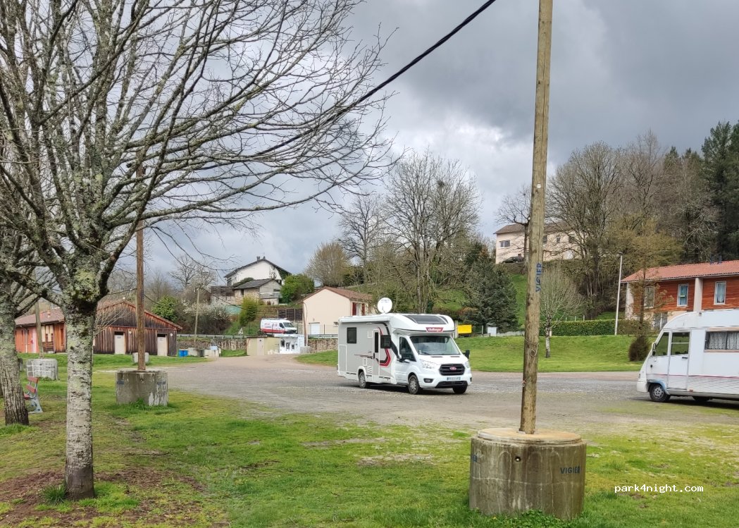 Aire Camping-car Solignac — foto