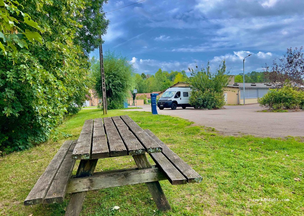 (70700) Bucey-lès-Gy - Chemin du Stade — foto