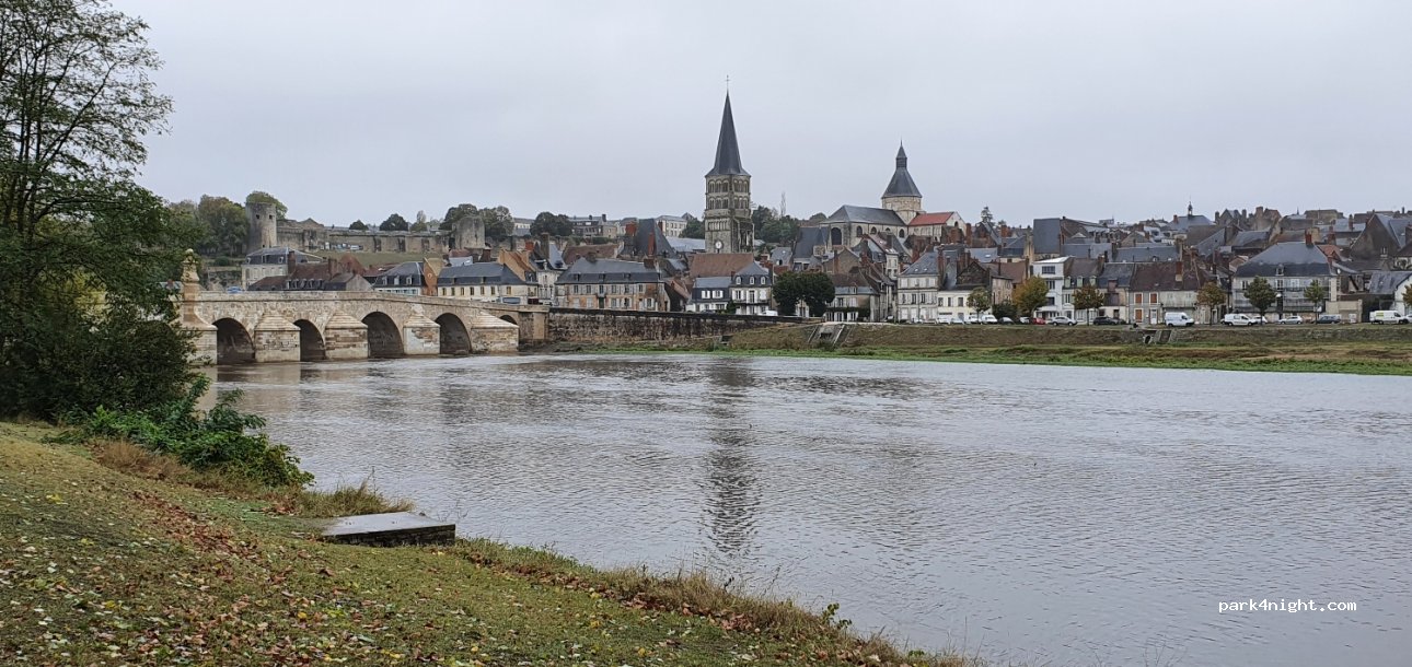 (58400) La Charité-sur-Loire - 9 Quai Romain Mollot — foto