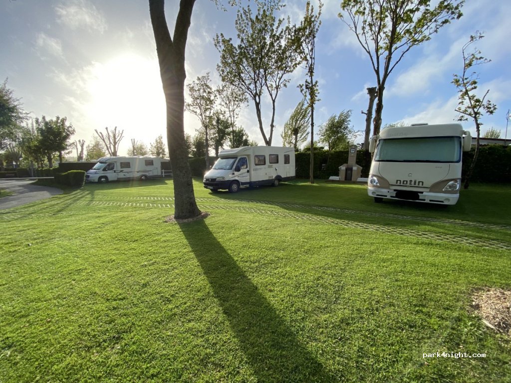 Camp De Loisirs Autour Du Moulin — foto