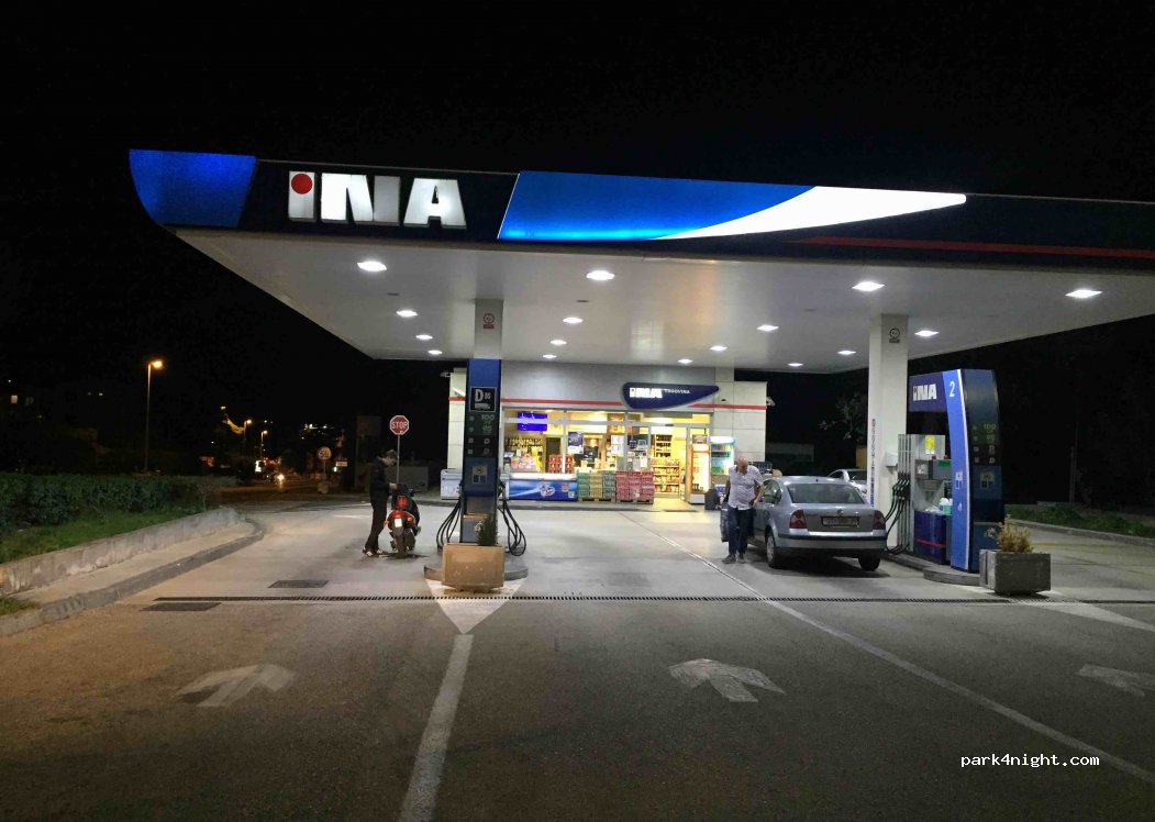 (21300) Makarska - 82a Vukovarska ulica — foto