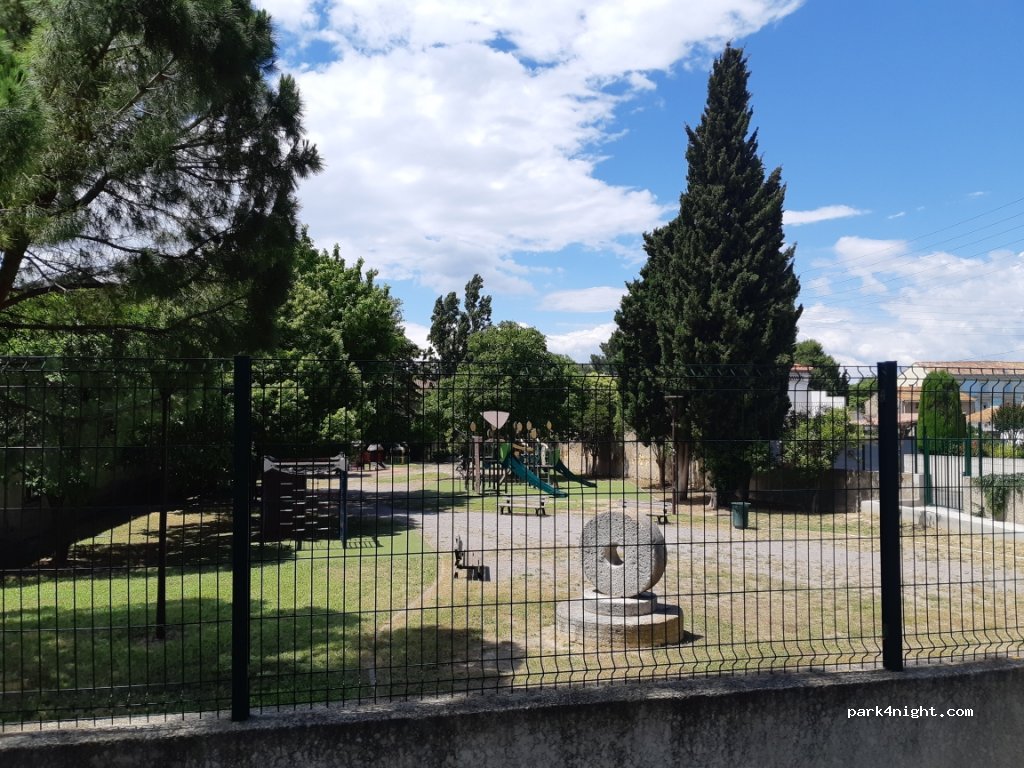 (11560) Fleury - 16 Place du Ramonétage — foto 2