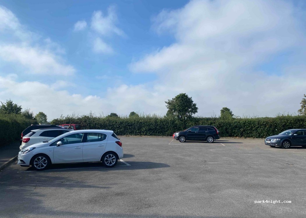 (BS37 4BT) Yate - 33 Moorland Road — foto
