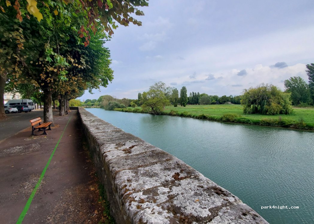 (17100) Saintes - 3 Place Blair — foto 3