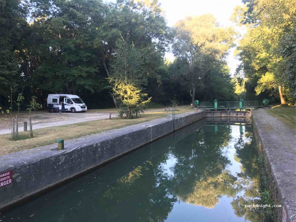 (16200) Bourg-Charente - 5 Rue de Jarnac — foto 2