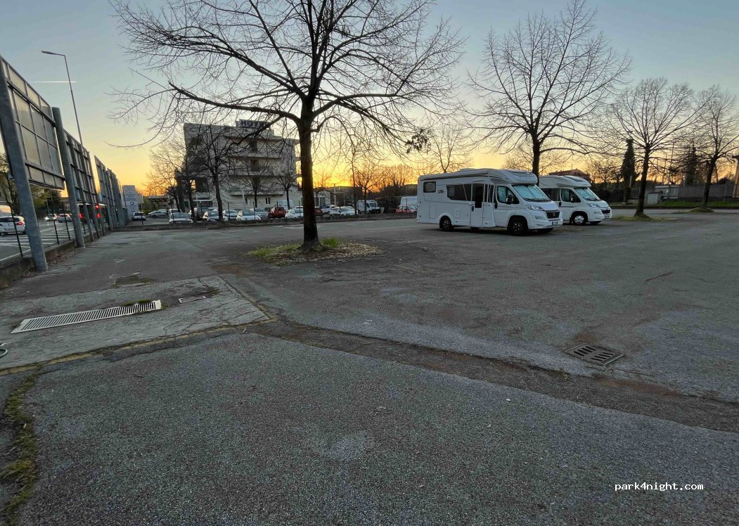 Area sosta camper Park Bassano — foto 4