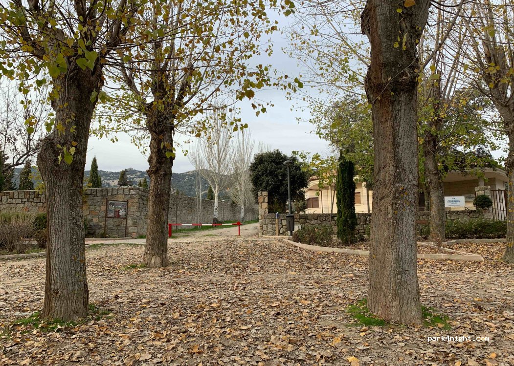 (28240) Hoyo de Manzanares - 11 Camino del Cementerio — foto