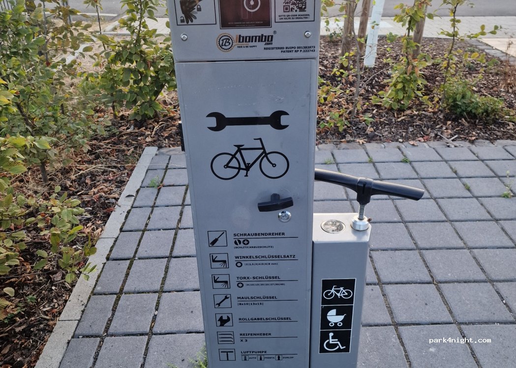 Wohnmobilstellplatz zum Niddersteg — foto