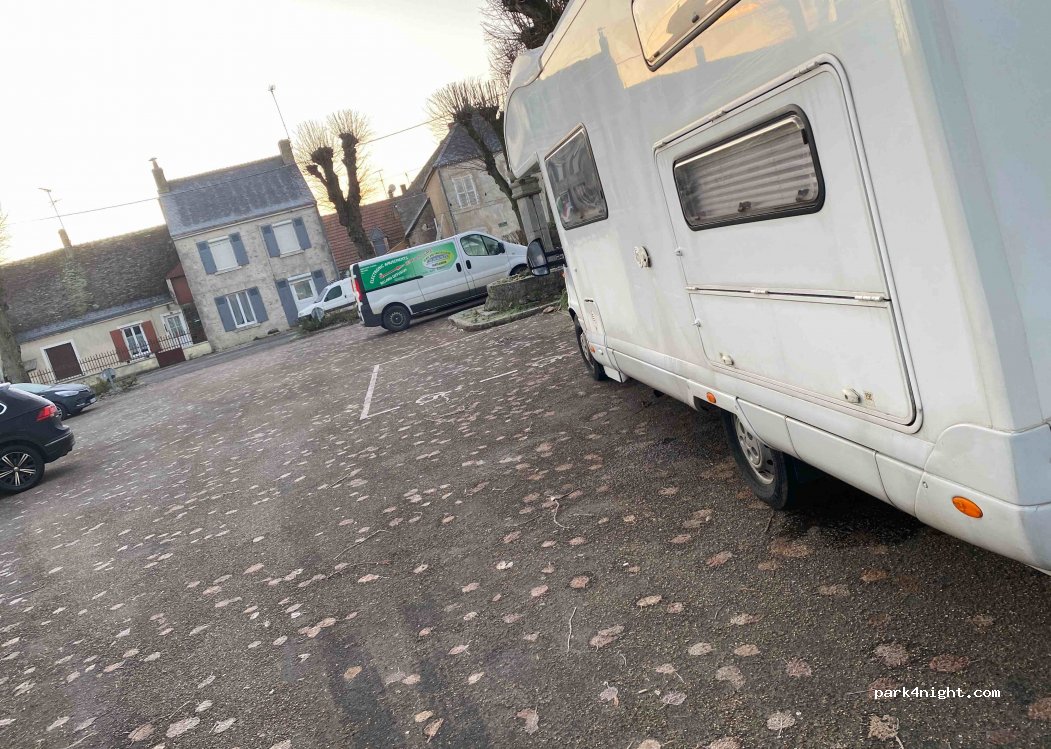 (41240) Binas - 20 Place Saint-Maurice — foto 2