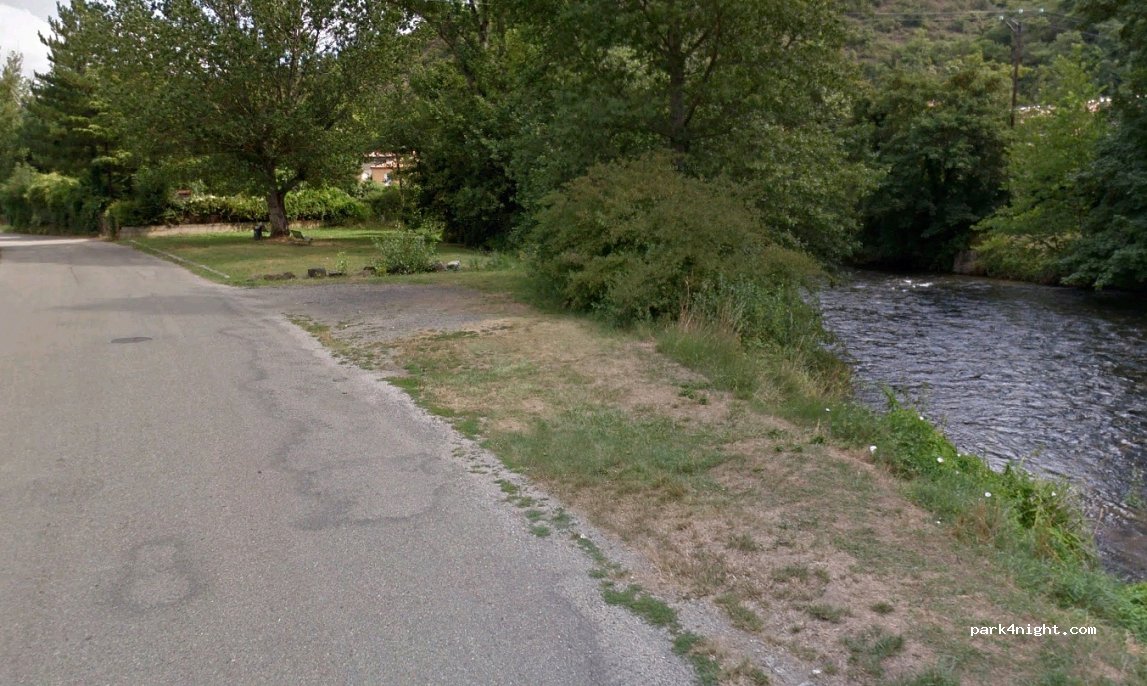(11500) Quillan - 9-11 Avenue de Marides — foto