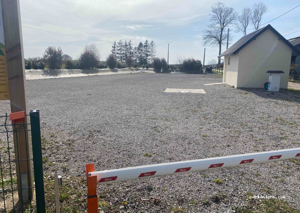 Aire de camping-car Saint-Pierre-Bénouville — foto