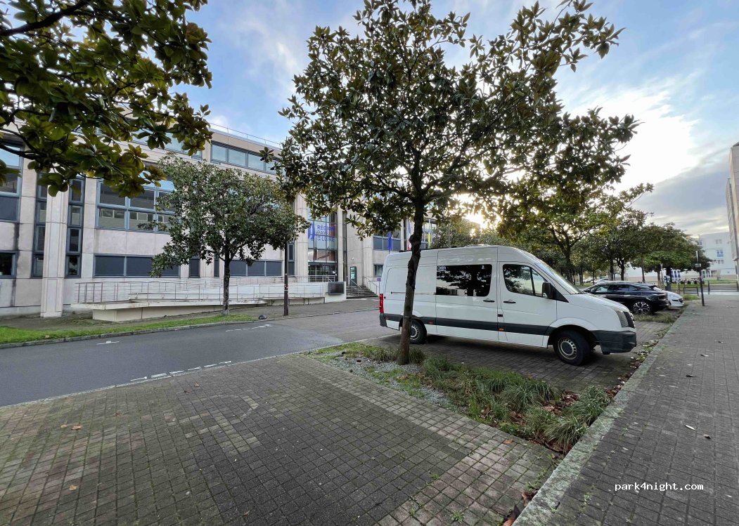 (44200) Nantes - 2 Rue de la Loire — foto