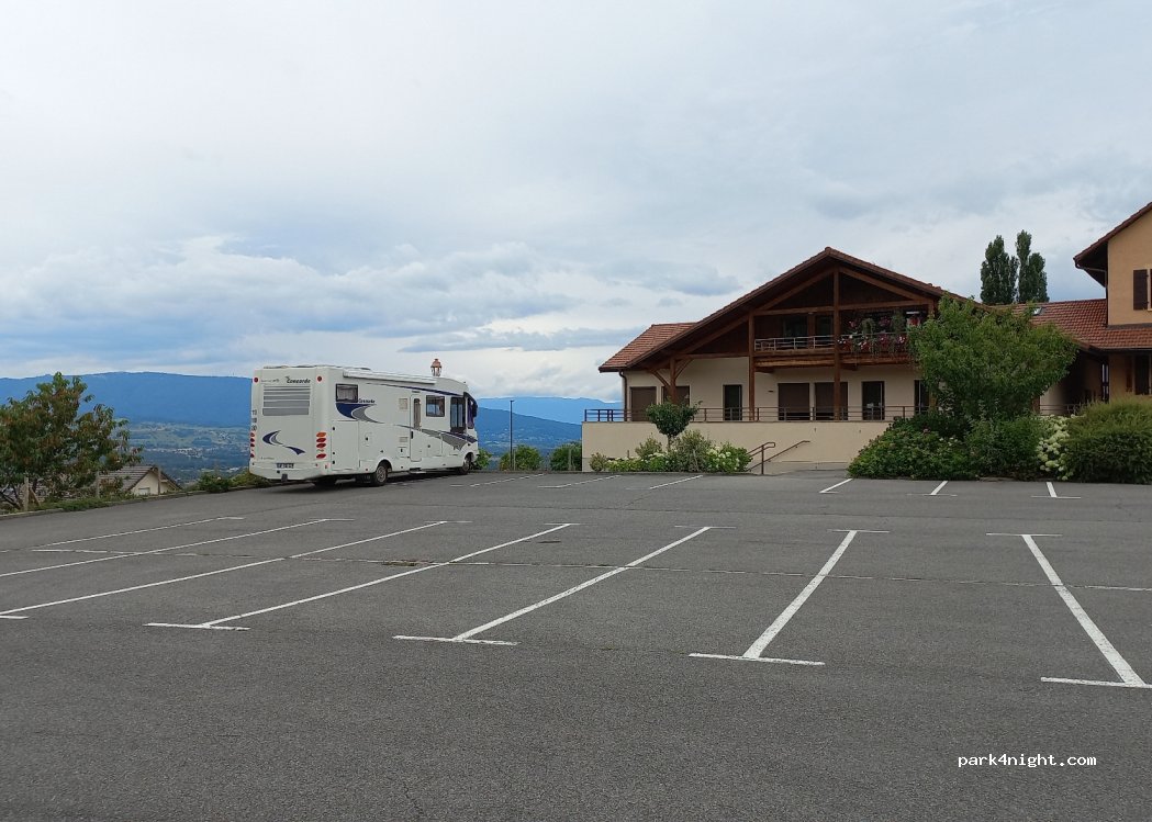 (74130) Faucigny - 137 Place du Village — foto
