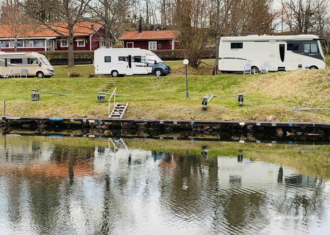 (590 55)  - 2 HOVETORPS SLUSSAR — foto