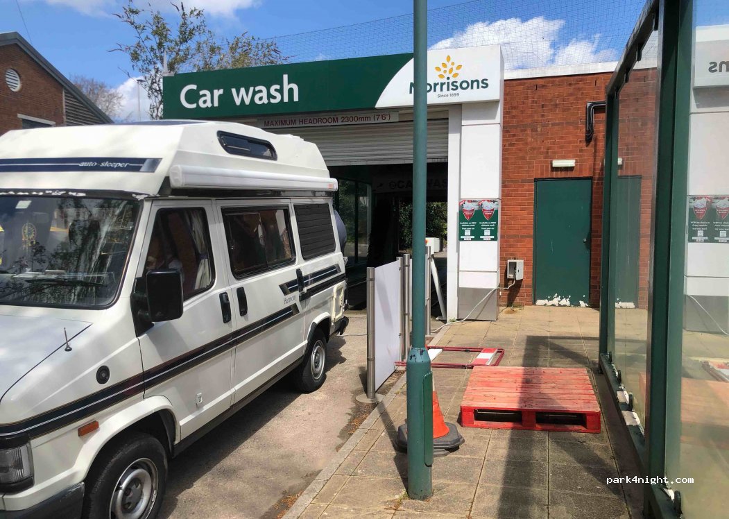 (TQ9 5HU)  - Morrisons garage forecourt — foto