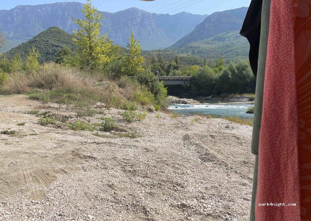 (463 00) Paramithia - Ethniki Odos Ioanninon Igoumenitsas — foto 2