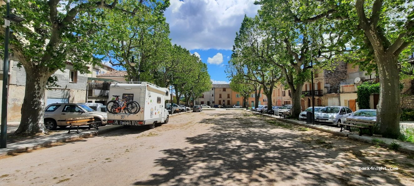 (83560) Ginasservis - 1 Place Gabriel Péri — foto