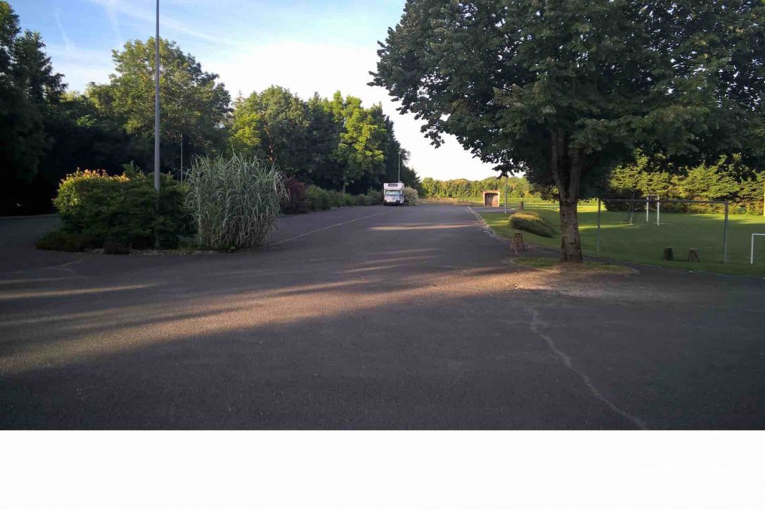 (18390) Savigny-en-Septaine - 8 Route de Nevers — foto