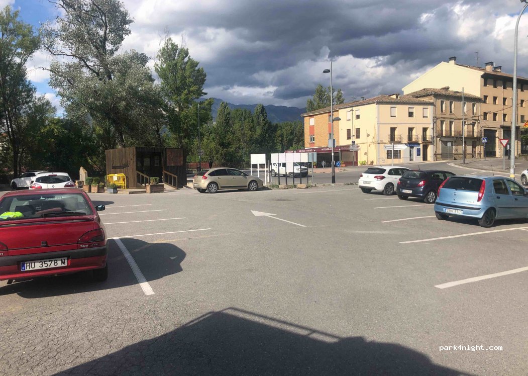 (22330) Aínsa - 3 Avenida Aragón — foto