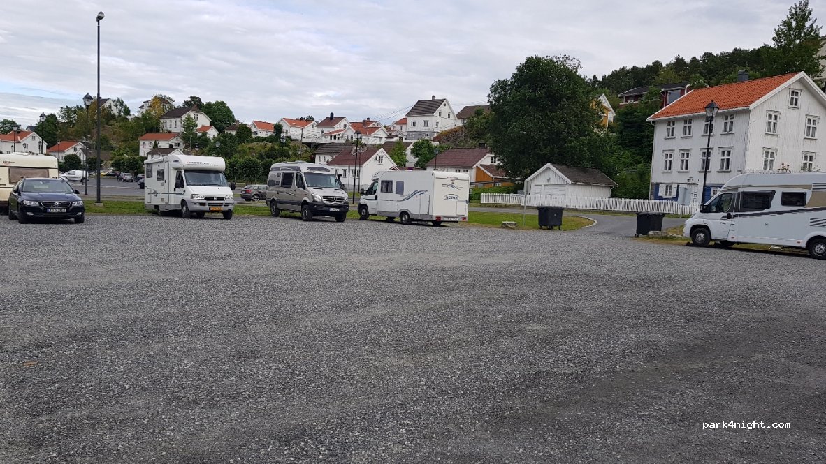 (4950) Risor - 21 Tjenngata — foto