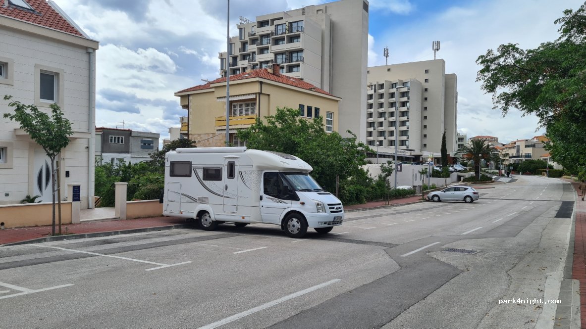 (21300) Makarska - 13 Ulica Kralja Petra Krešimira IV — foto
