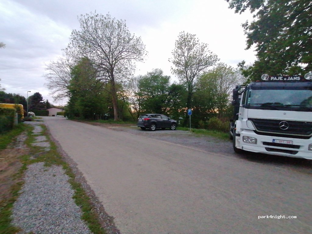 (6940) Durbuy - 4 Place Arsène Soreil — foto