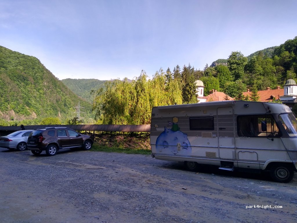 (245601)  - Str. Basarab Neagoe — foto 2