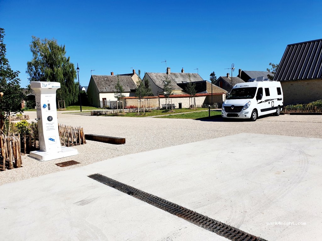 Aire de camping-car Cormainville — foto