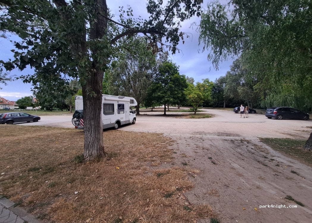 (2481) Velence - 2 Tóbíró köz — foto 3