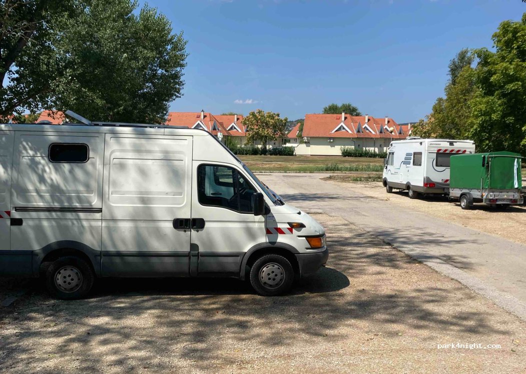 (2481) Velence - 2 Tóbíró köz — foto 4