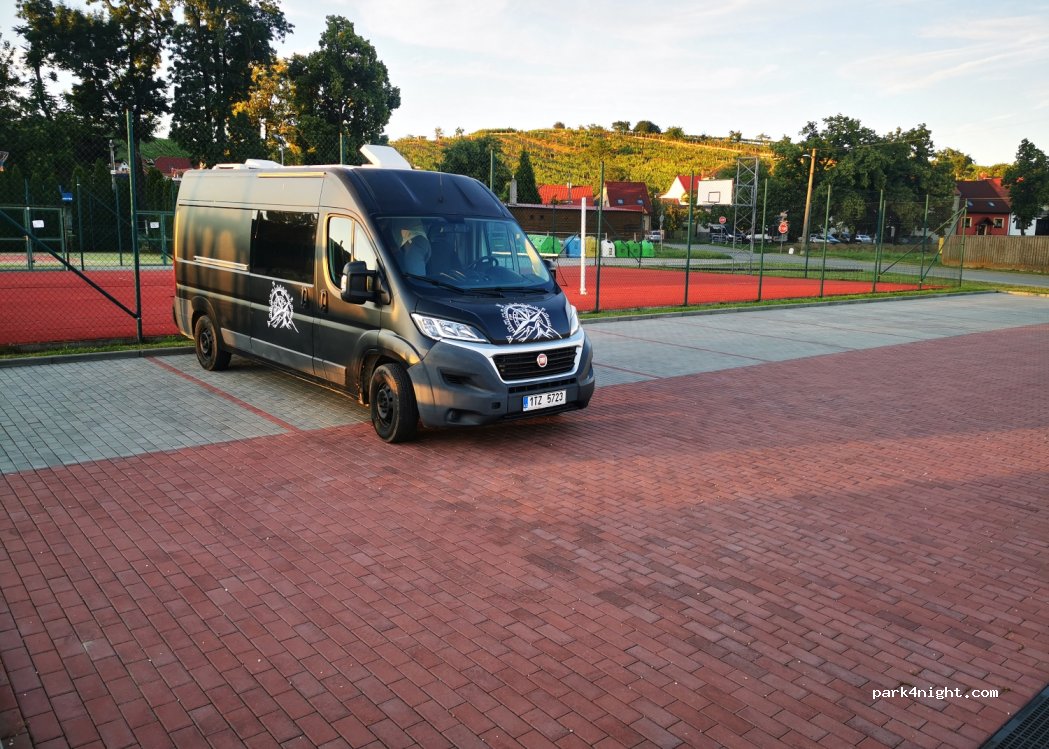 (696 11) Mutěnice - Vinarska — foto