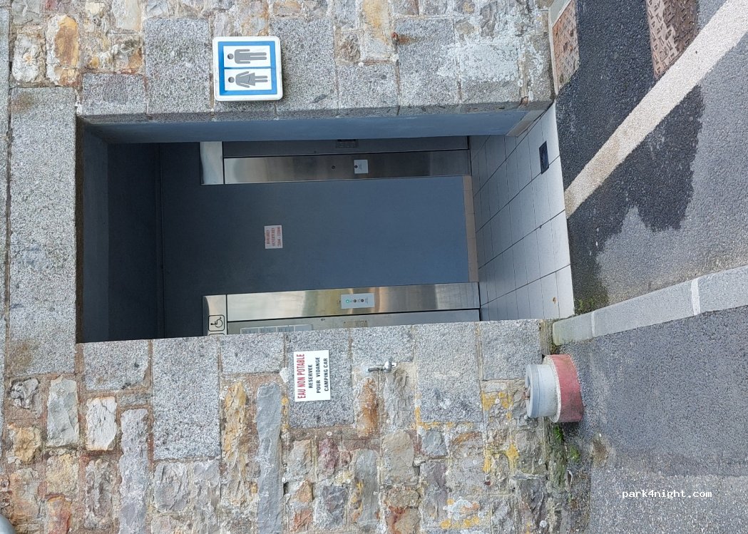 (61700) Domfront - 6 Place de la Roirie — foto 4