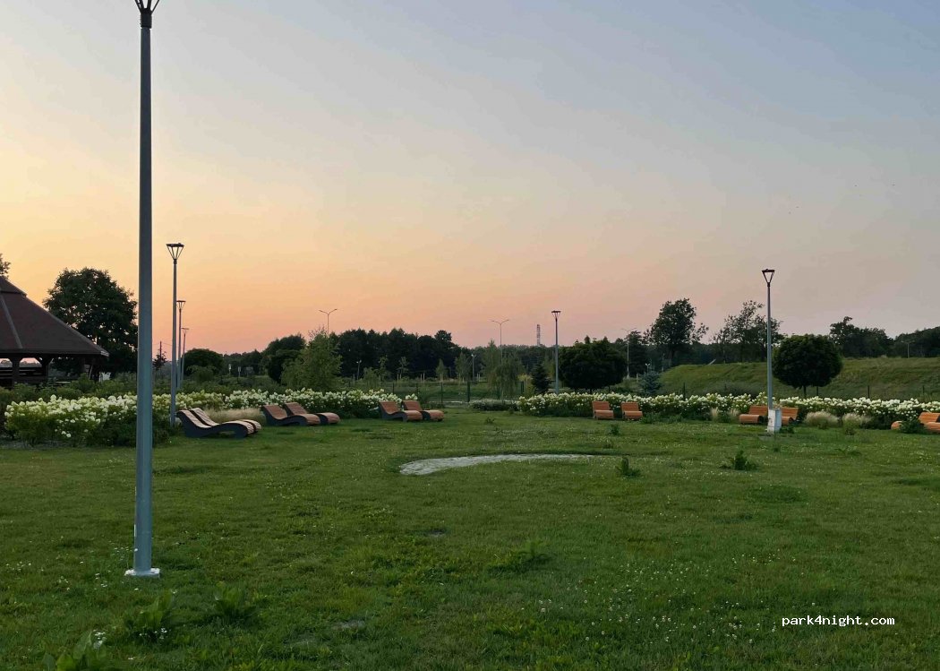 Pole namiotowe i wynajem domków kempingowych — foto