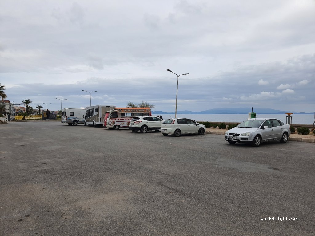 (35320) Sahil Kenari Yaya Yolu - 36 Serdar Sokak — foto