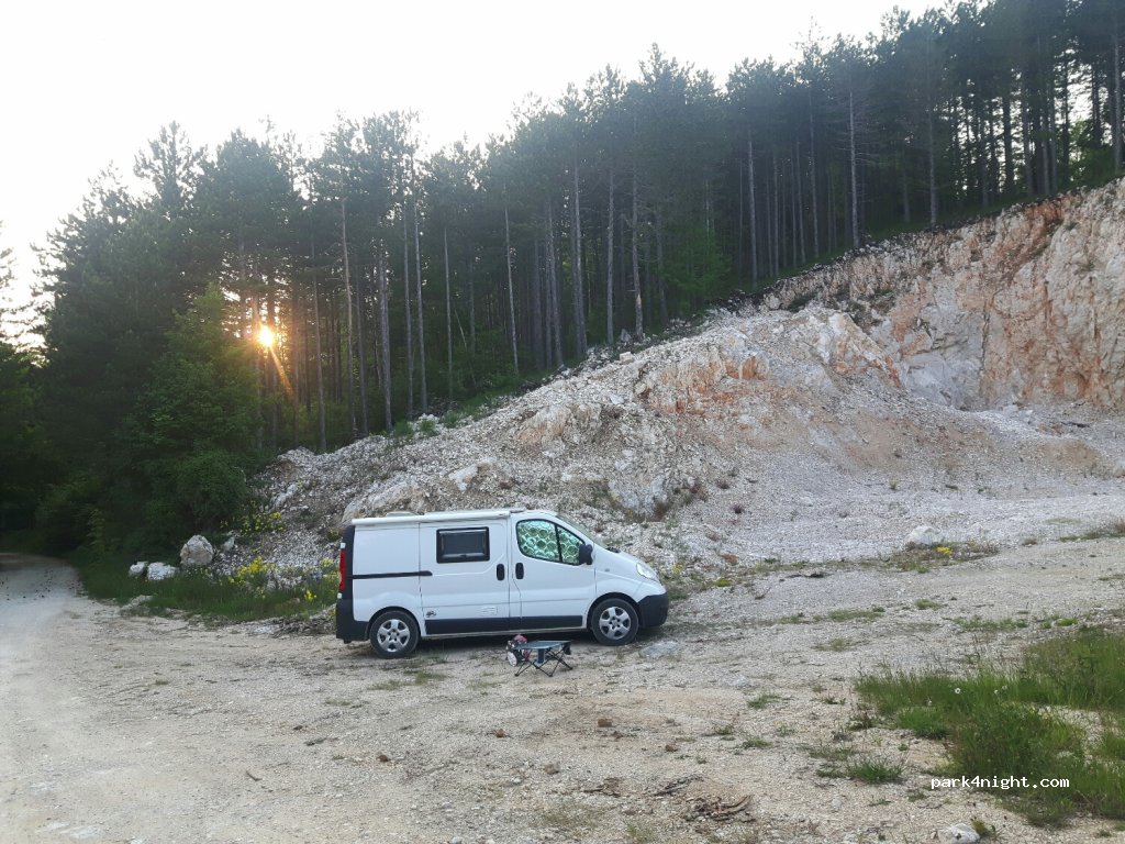 (31256) Rastište - Unnamed Road — foto