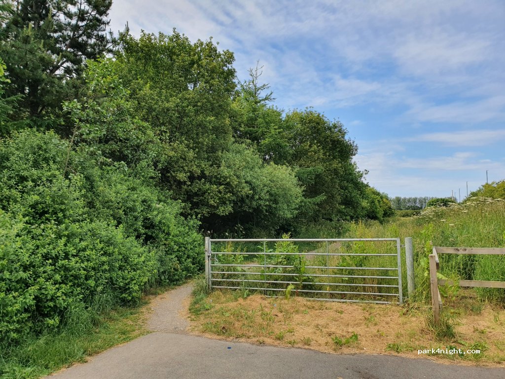(TS10 4HF) - 14 Cambrian Avenue — foto 4