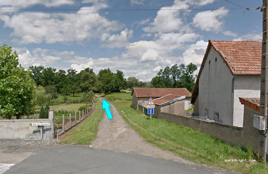 (03510) Molinet - Rue des Chambons — foto 2