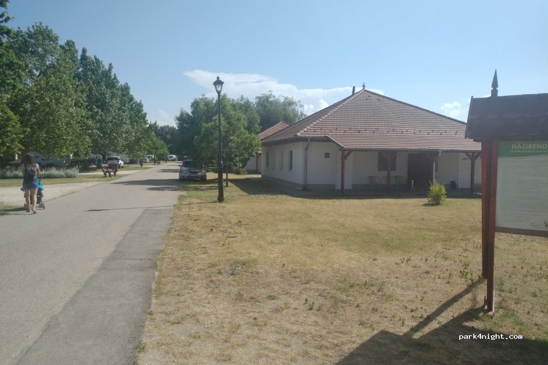 Apartment Park and Camping Cegléd — foto 2