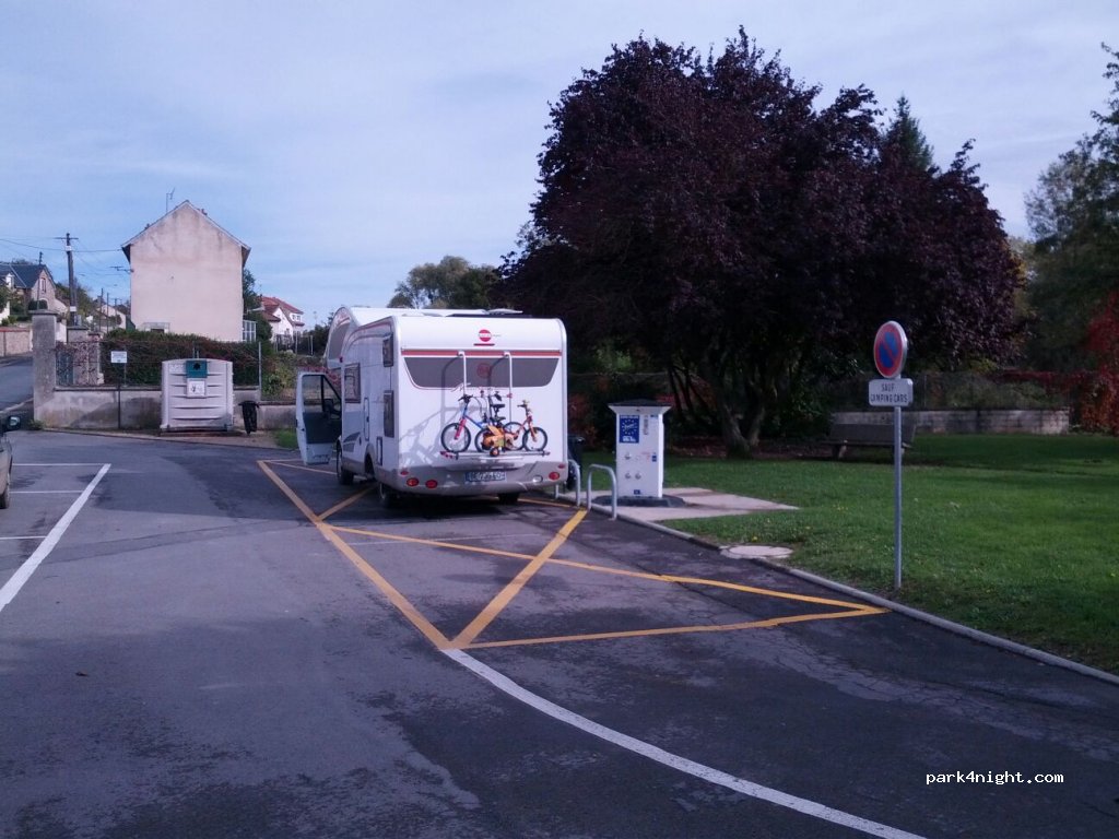 (51170) Fismes - 4-10 Rue Henri Dambreville — foto