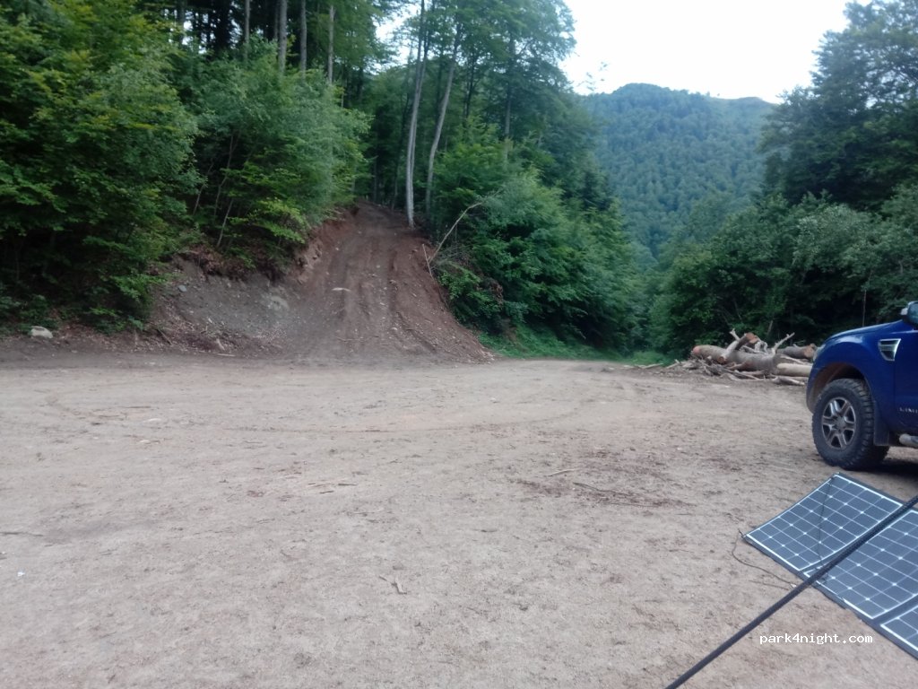 (09310) Larnat - Unnamed Road — foto