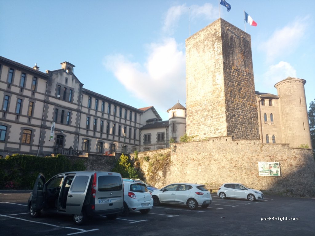 (15000) Aurillac - 17 Rue du Château Saint-Etienne — foto