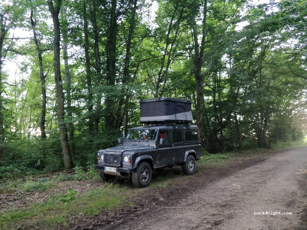 (71430) Saint-Aubin-en-Charollais - Unnamed Road — foto