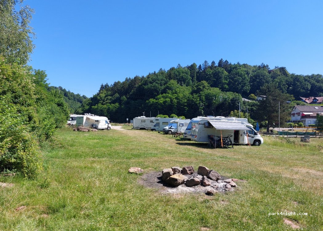 Wohnmobilstellplatz Freizeitanlage Würzbacher Weiher — foto