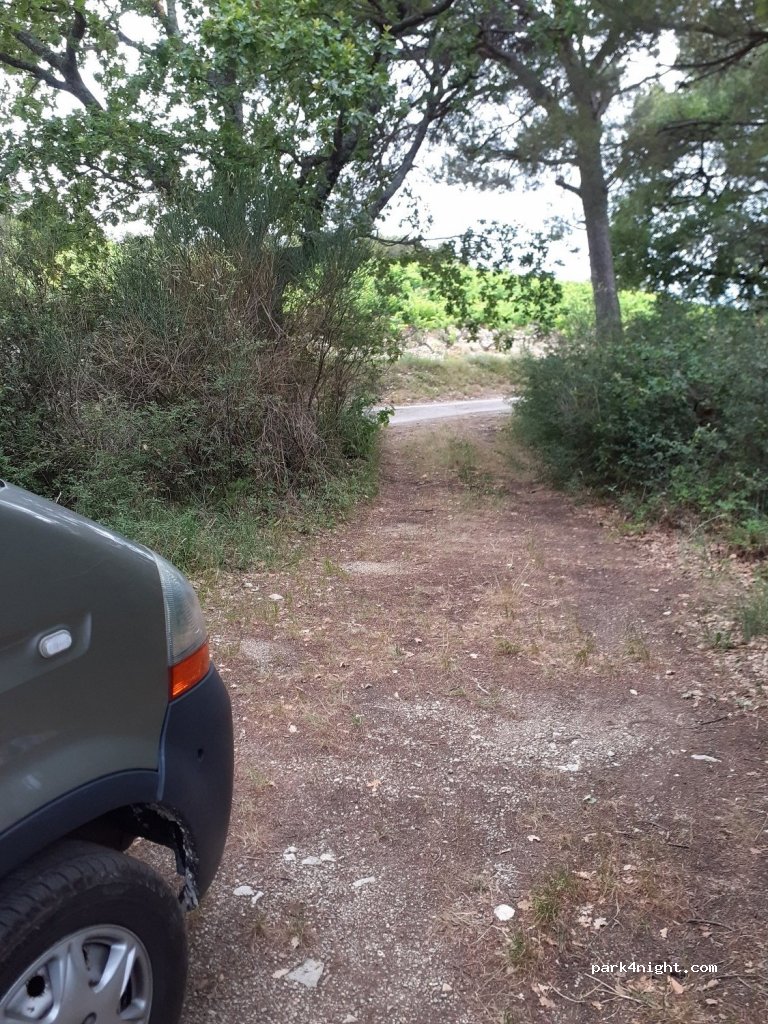 (84110) Seguret - Unnamed Road — foto