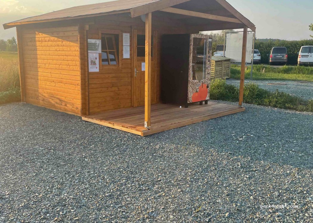 Wohnmobilstellplatz Thorschütz mit Selbstbedienungsautomat — foto