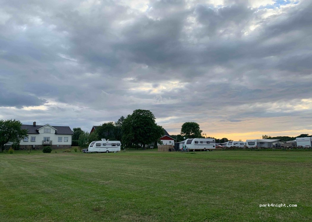 Rödlix vandrarhem och camping. — foto