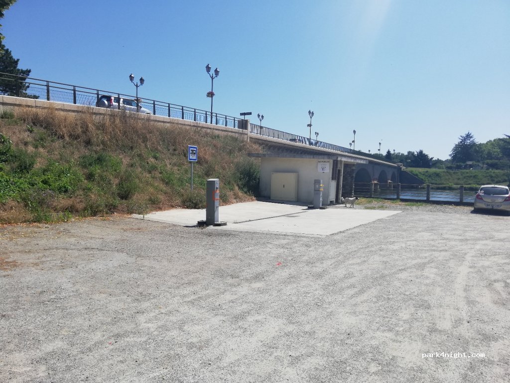 Aire camping-car Cazères — foto