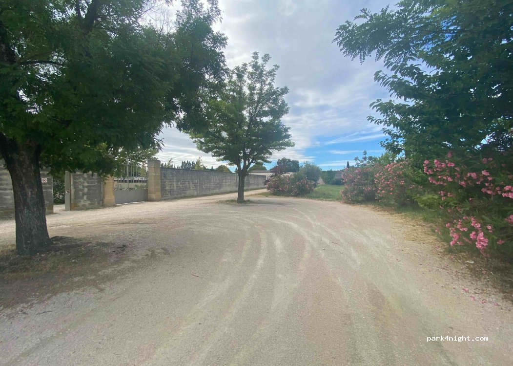 (84150) Jonquières - 230 Allée des Grands Cyprès — foto