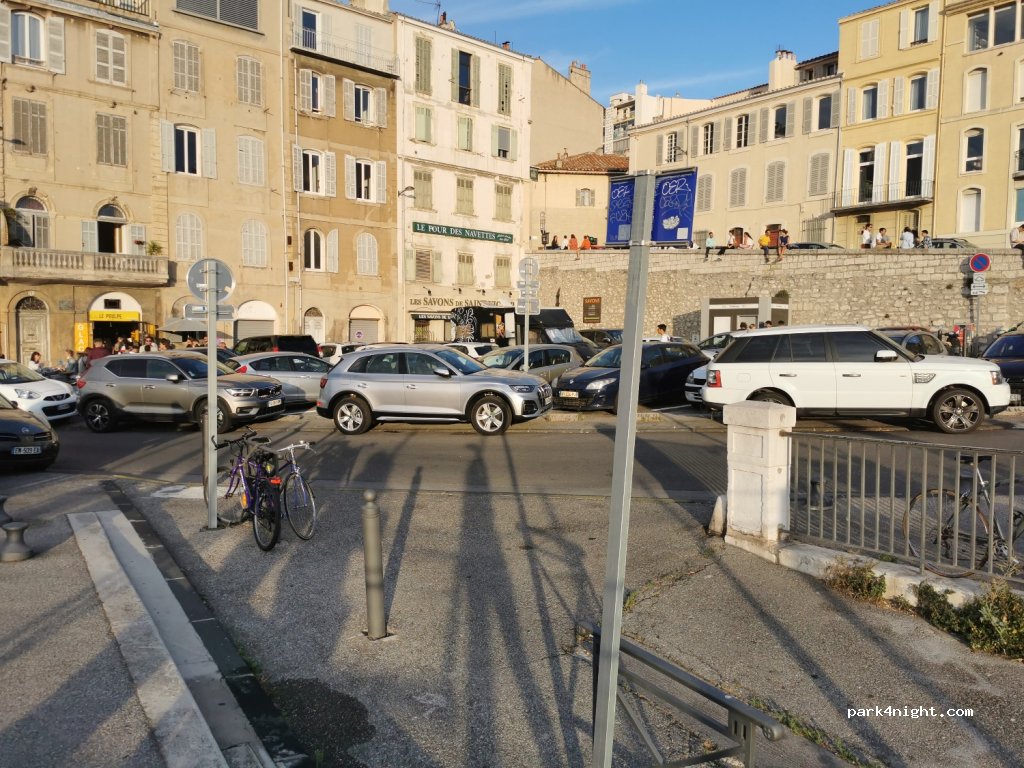 (13007) Marseille - 1 Place Saint-Victor — foto