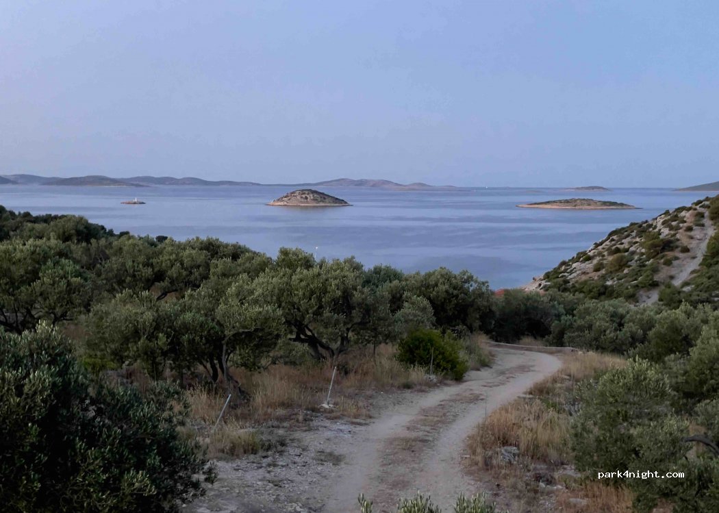 (22242) Jezera - Unnamed Road — foto 2